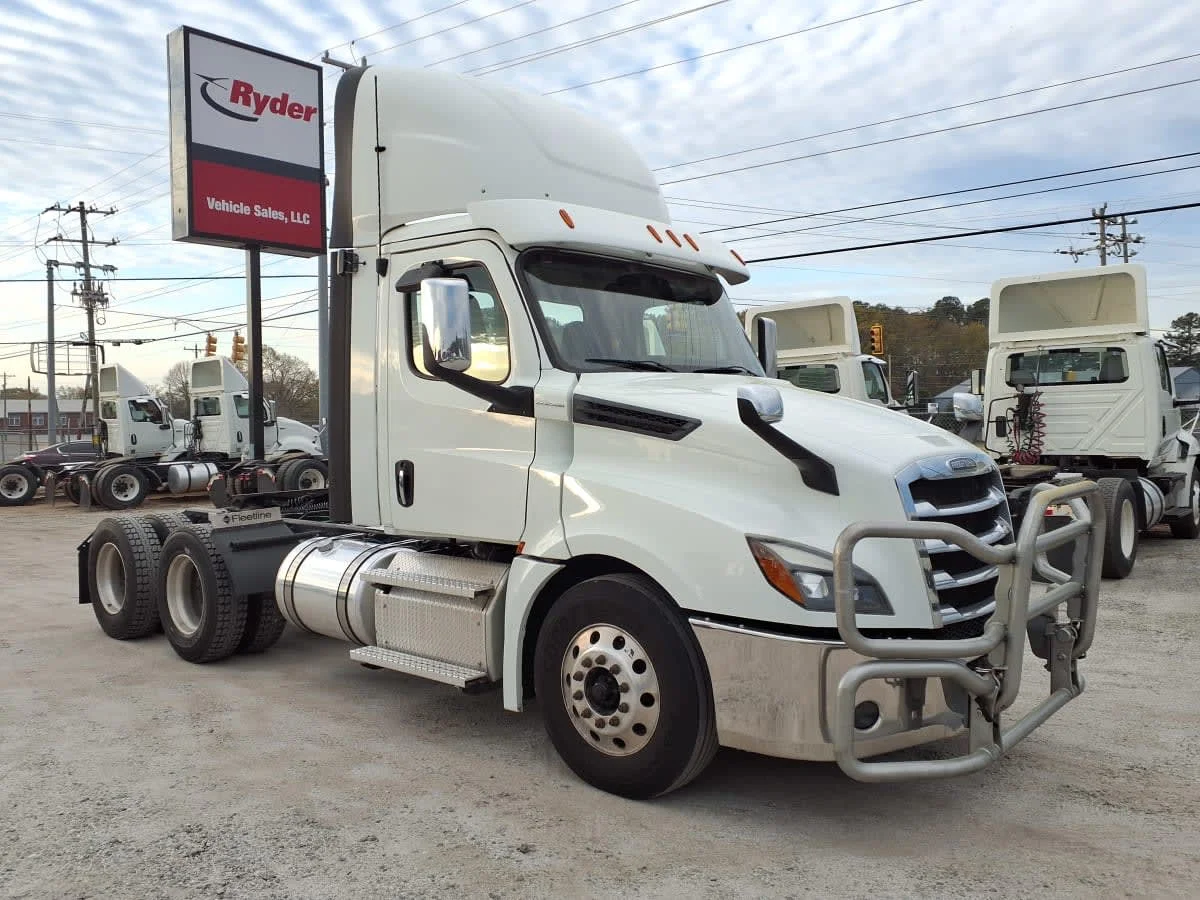 2020 Freightliner Cascadia in Greenville, SC — photo 3