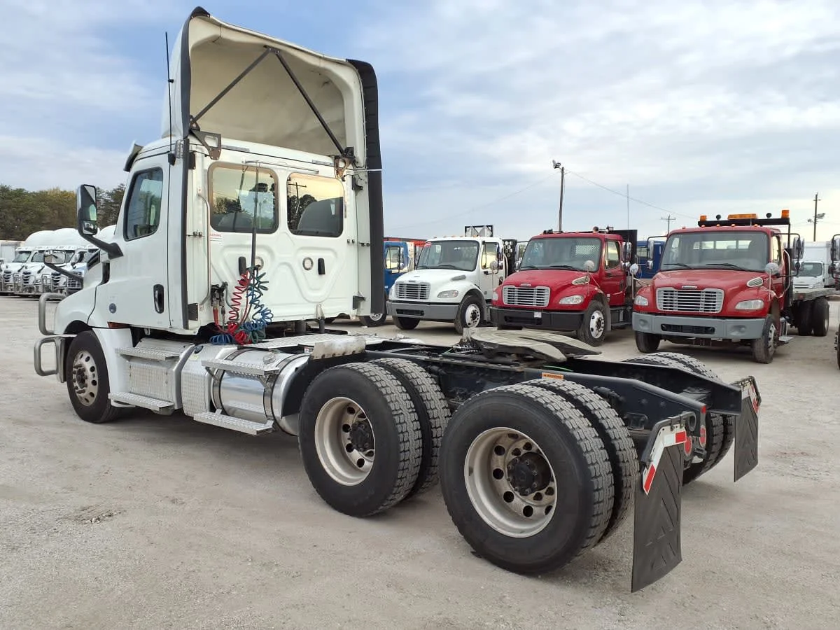 2020 Freightliner Cascadia in Greenville, SC — photo 6