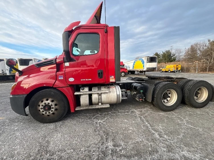 2019 Freightliner Cascadia in Cranbury, NJ — photo 4
