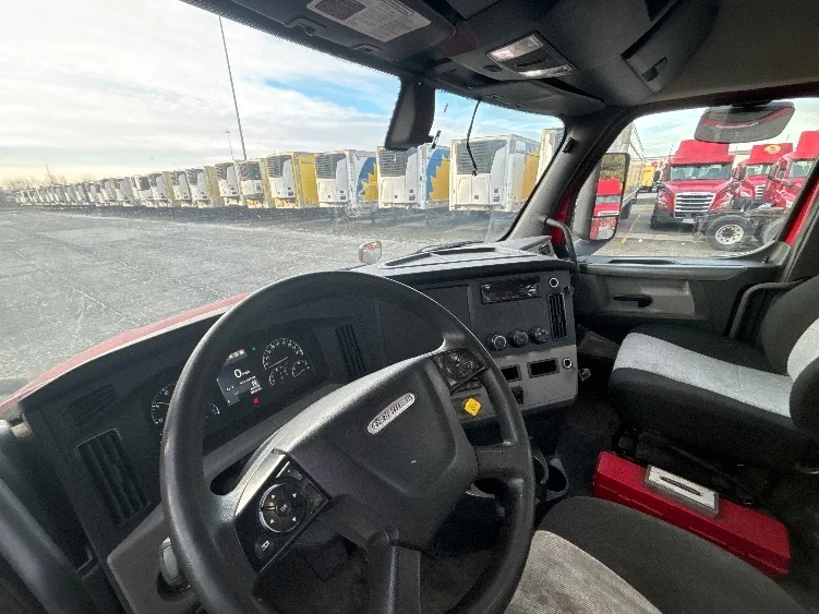 2019 Freightliner Cascadia in Cranbury, NJ — photo 10