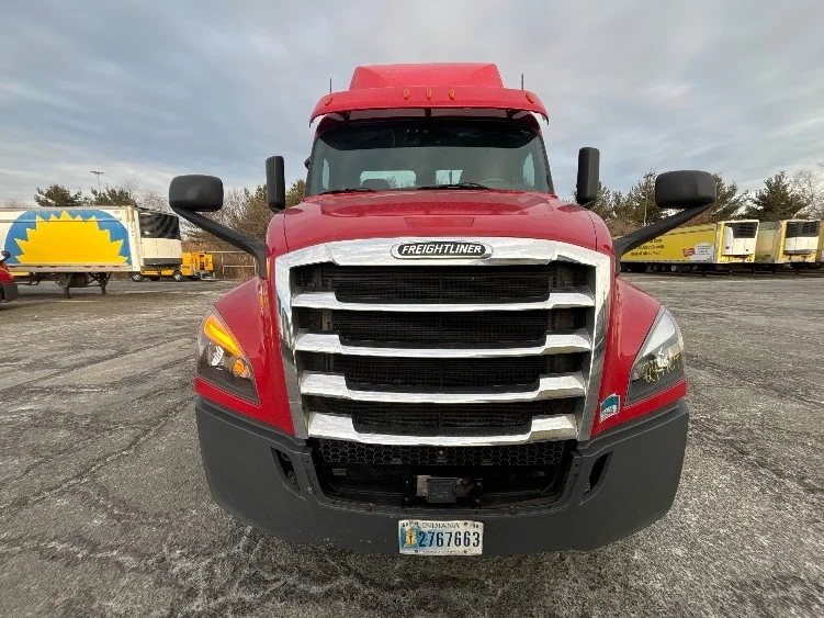 2019 Freightliner Cascadia in Cranbury, NJ — photo 2