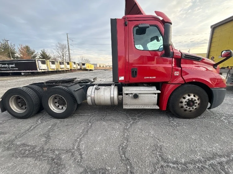 2019 Freightliner Cascadia in Cranbury, NJ — photo 8