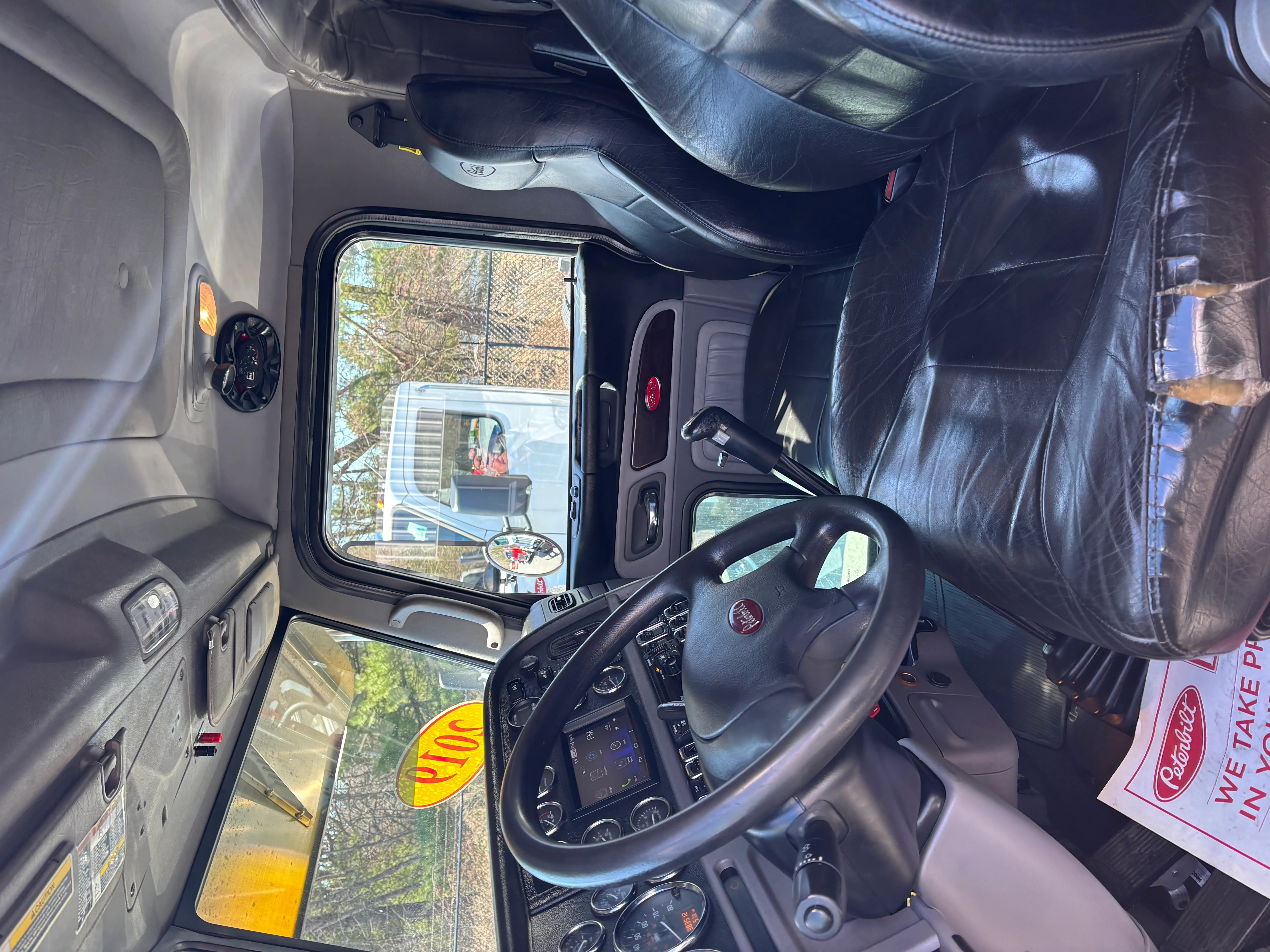 2019 Peterbilt 389 - image 8