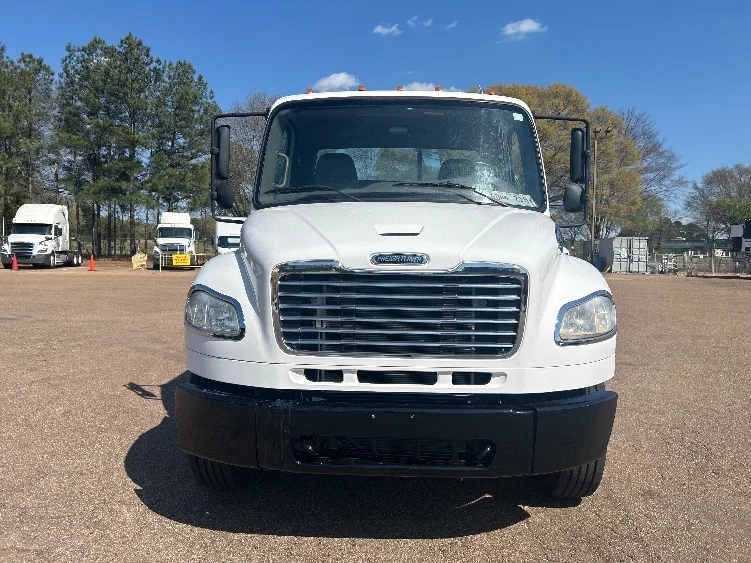 2020 Freightliner M2 106 - image 2