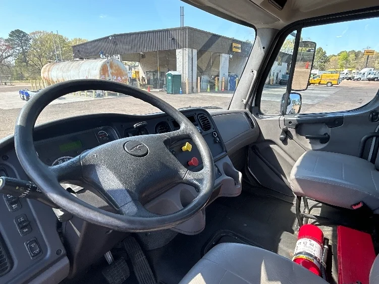 2020 Freightliner M2 106 - image 10