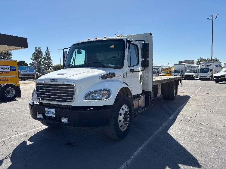 2019 Freightliner eM2 in Fresno, CA — photo 3