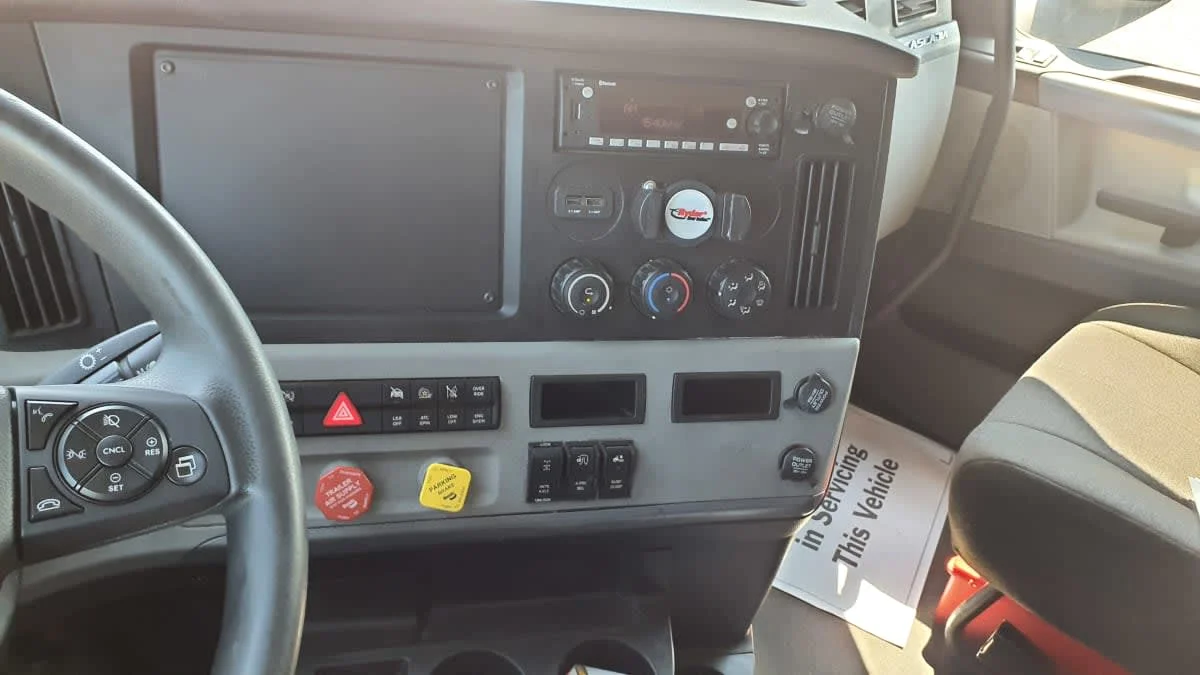2022 Freightliner Cascadia in Birmingham, AL — photo 12