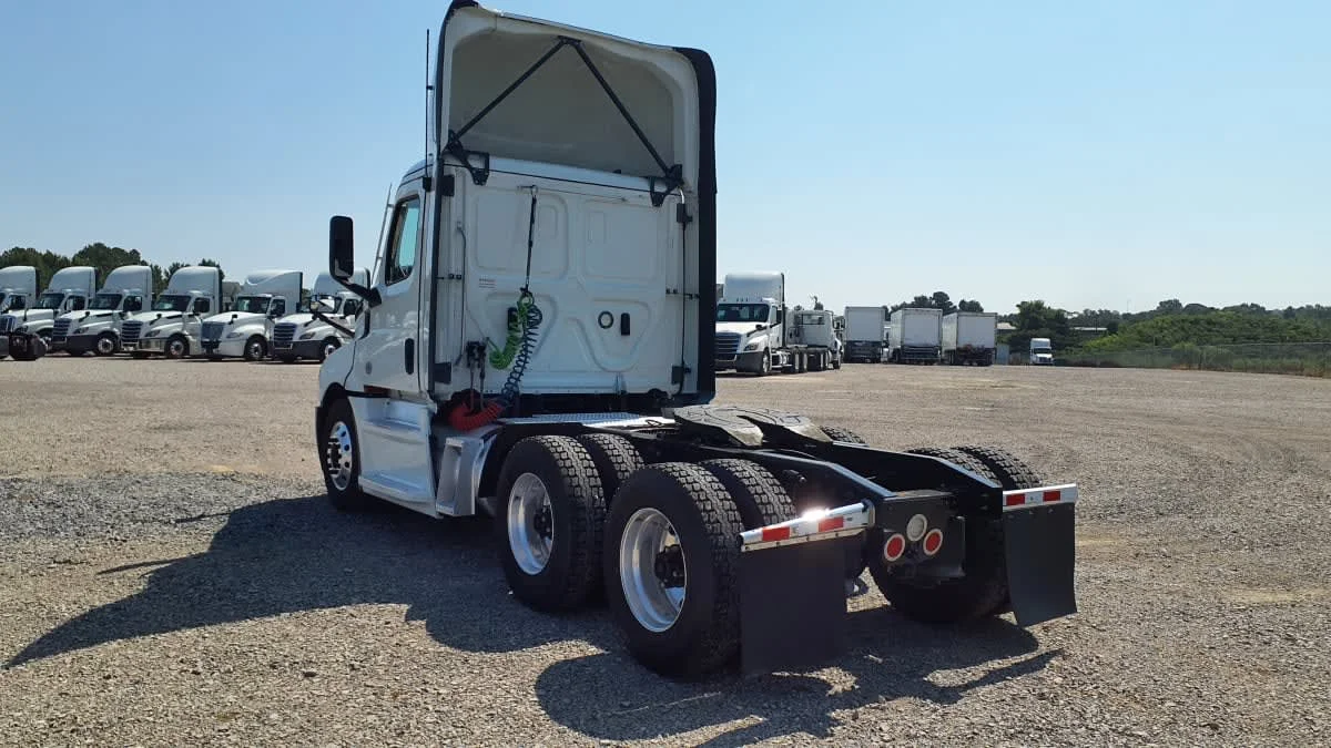 2022 Freightliner Cascadia in Birmingham, AL — photo 6