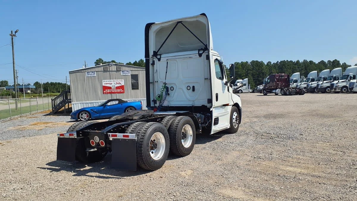 2022 Freightliner Cascadia in Birmingham, AL — photo 4