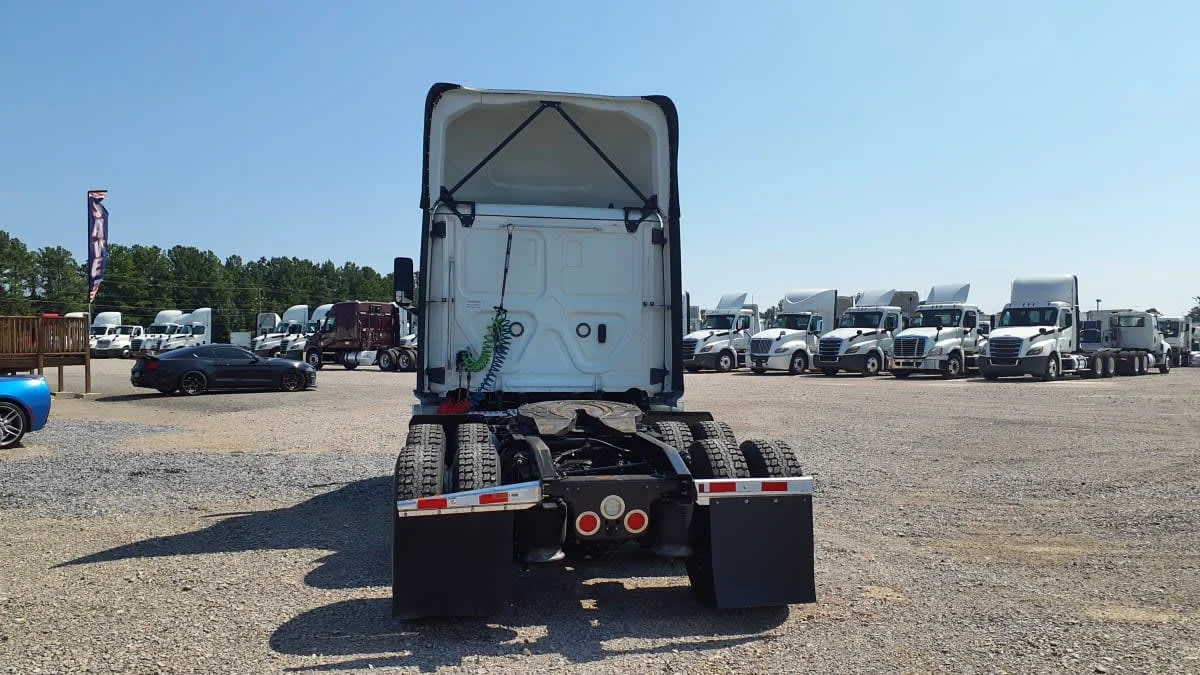 2022 Freightliner Cascadia in Birmingham, AL — photo 5