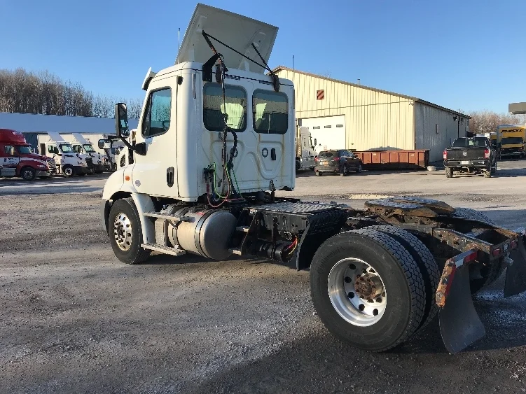 2018 Freightliner Cascadia - image 5