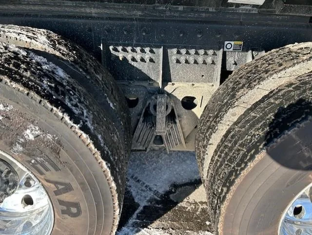 2025 Kenworth T880 - image 3