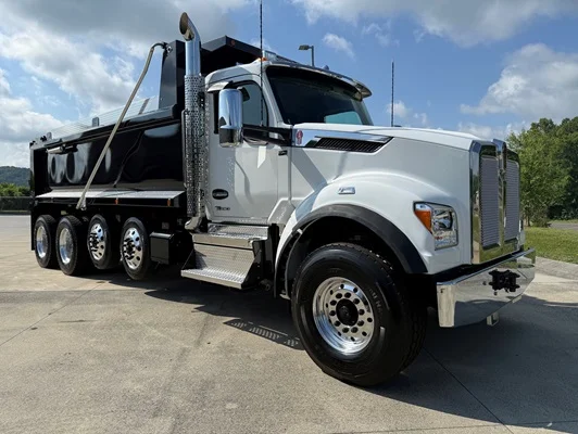 2027 Kenworth T880