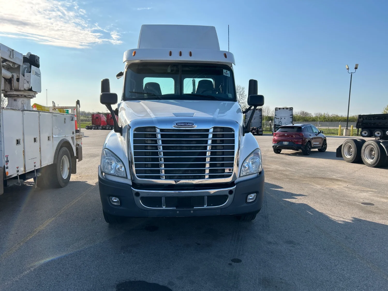 2018 Freightliner Cascadia in Dayton, OH — photo 2