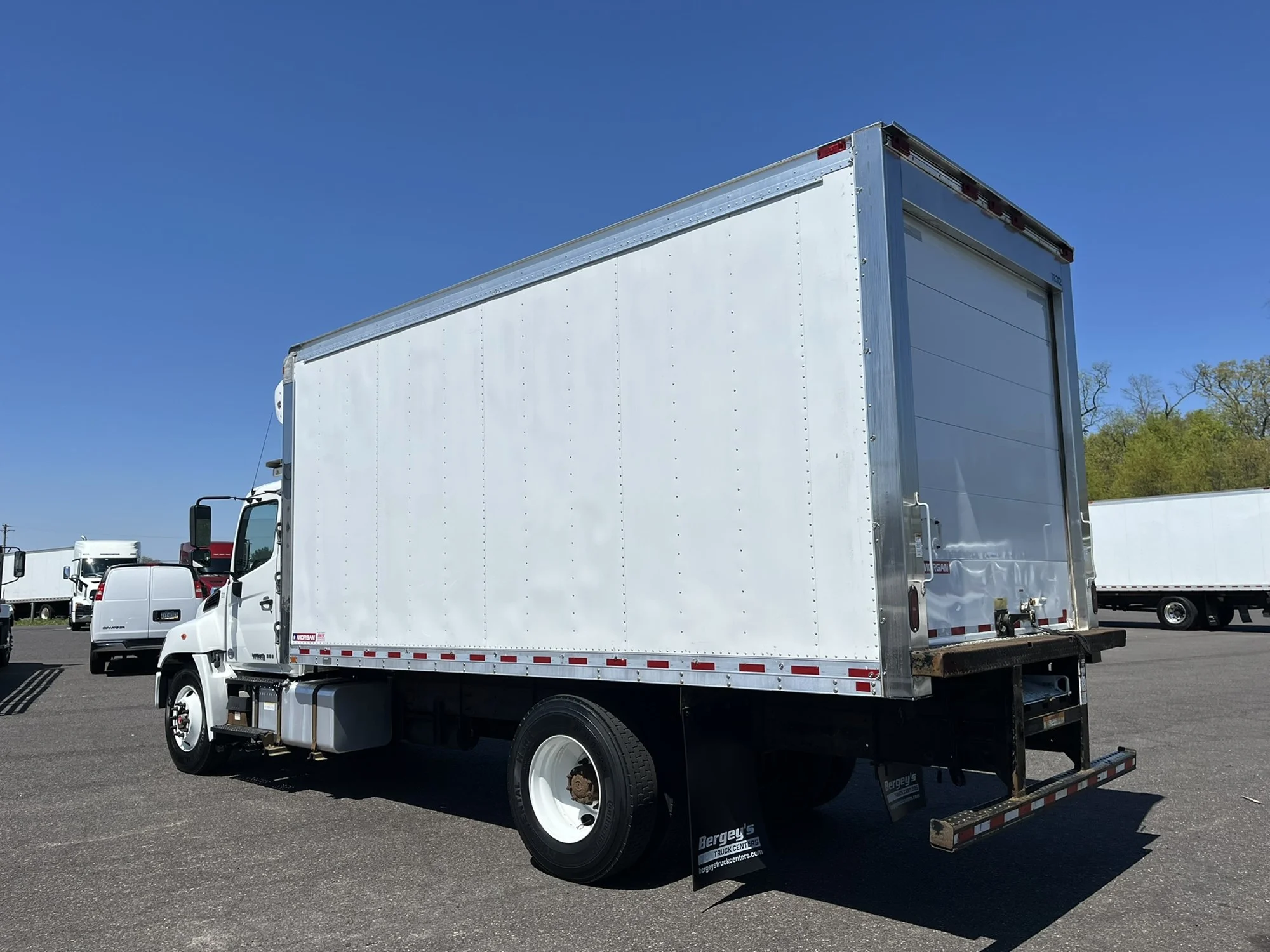 2018 Hino 268 in Vineland, NJ — photo 6