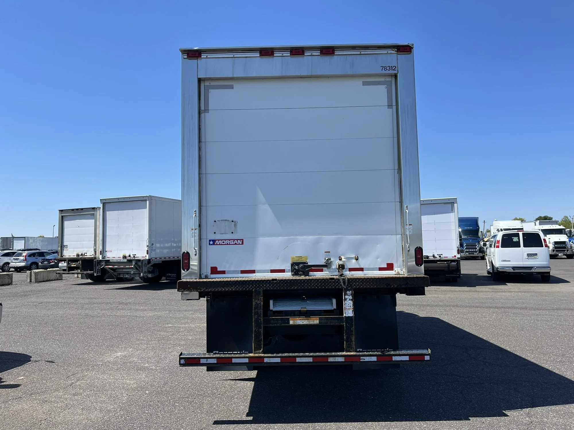 2018 Hino 268 in Vineland, NJ — photo 5