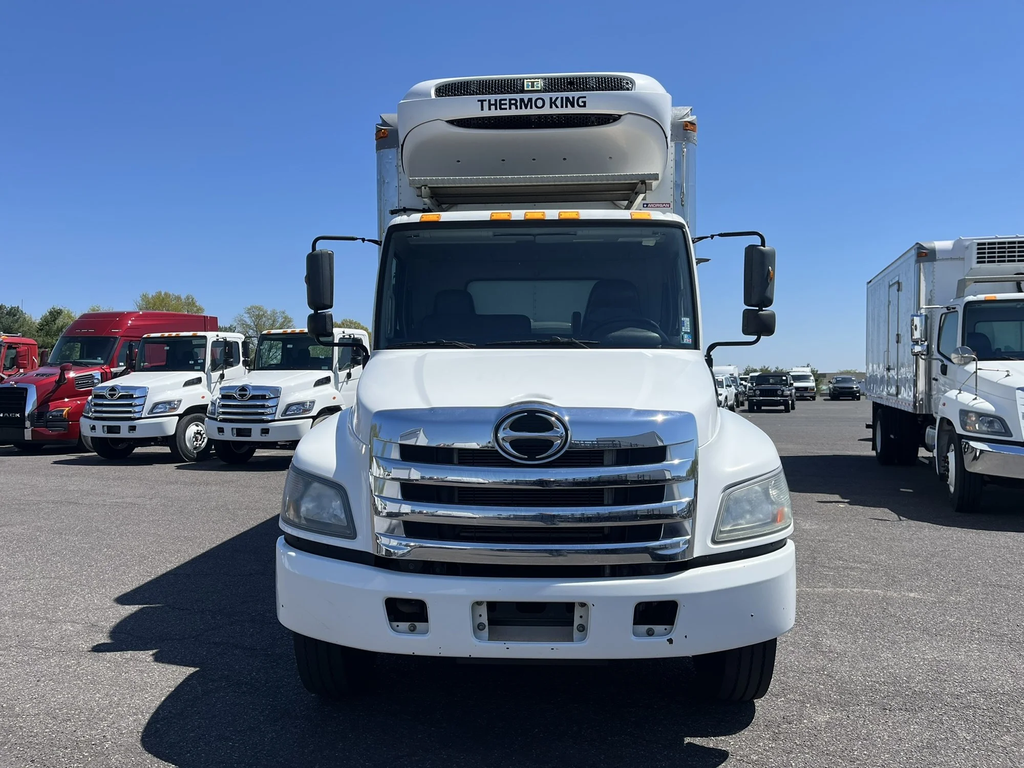 2018 Hino 268 in Vineland, NJ — photo 2