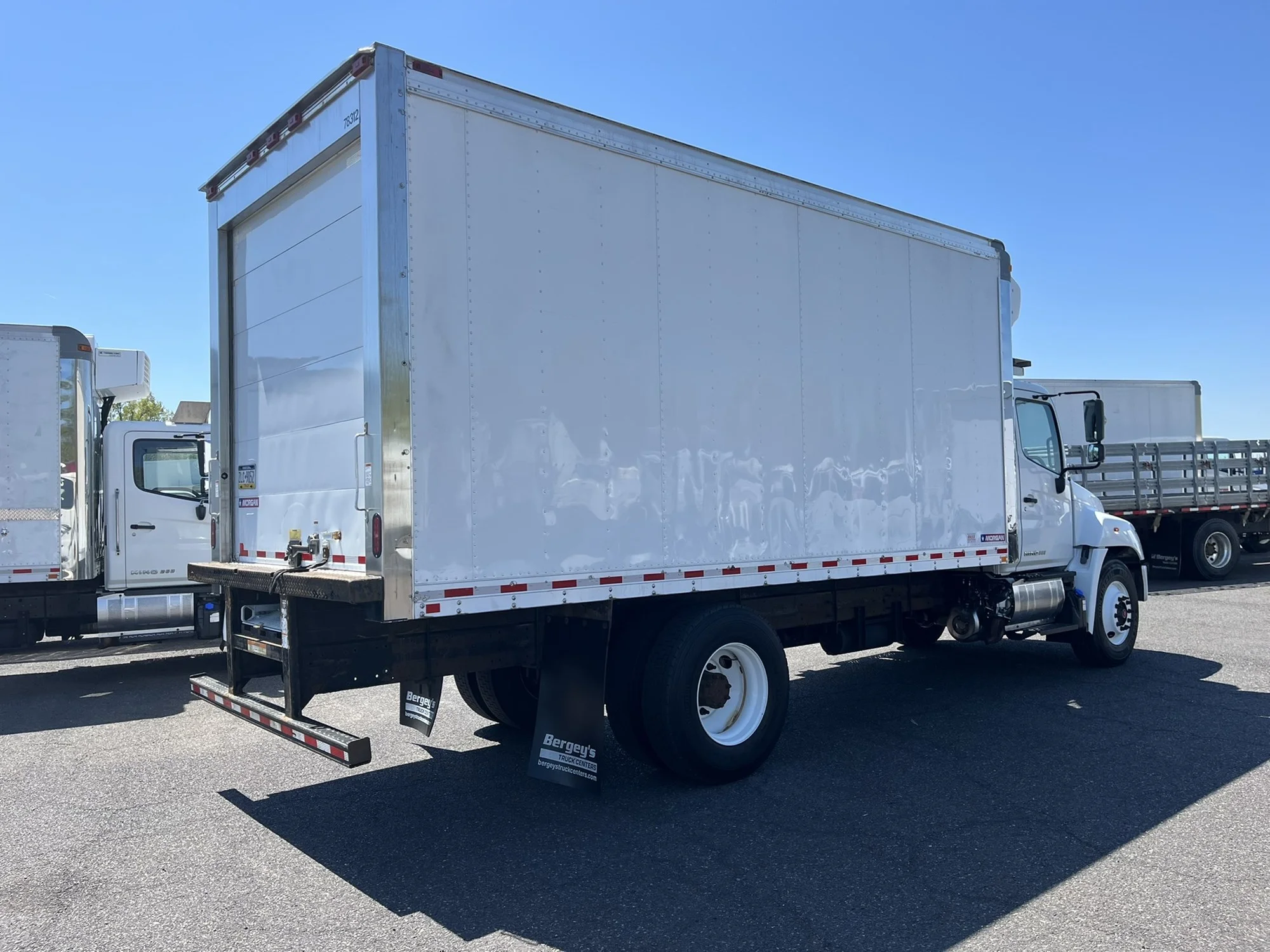 2018 Hino 268 in Vineland, NJ — photo 4
