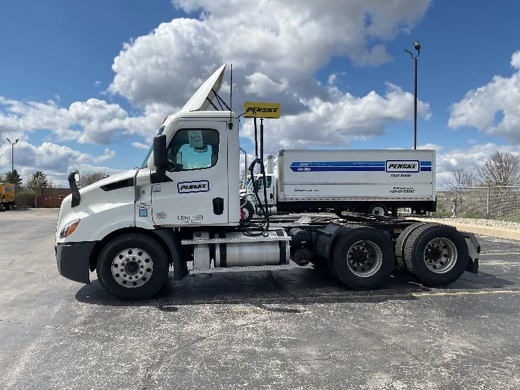 2020 Freightliner Cascadia - image 4