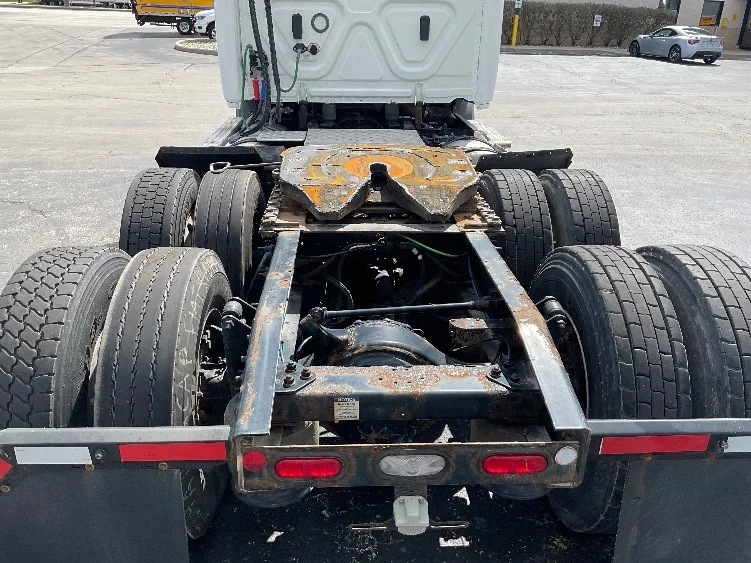 2020 Freightliner Cascadia - image 6