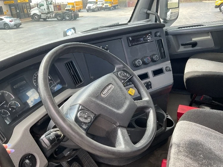 2020 Freightliner Cascadia - image 10
