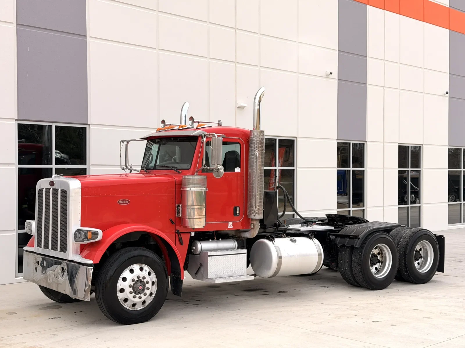 2017 Peterbilt 389 in Greer, SC — photo 2