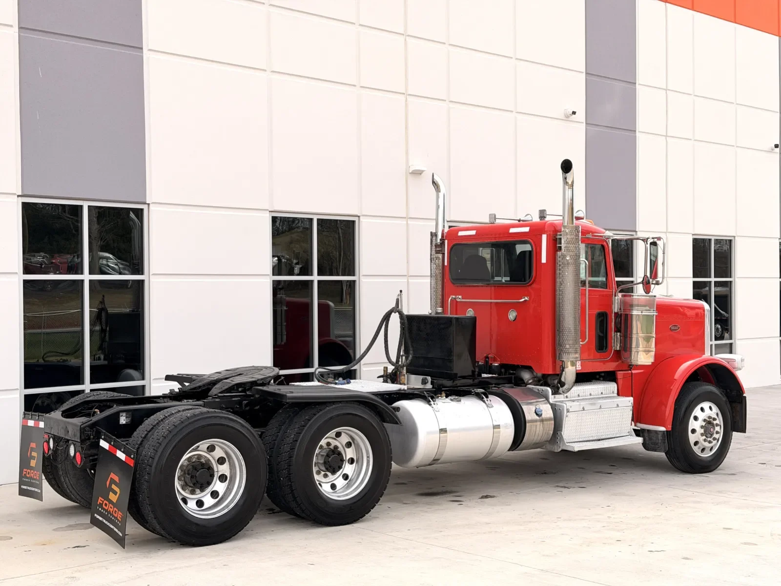 2017 Peterbilt 389 - image 5