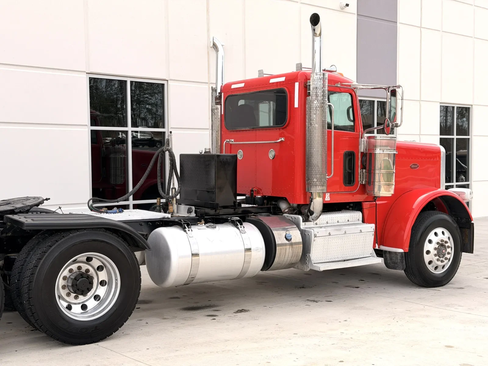 2017 Peterbilt 389 - image 7