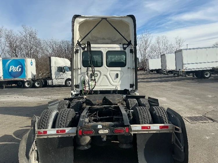 2022 Freightliner Cascadia - image 6