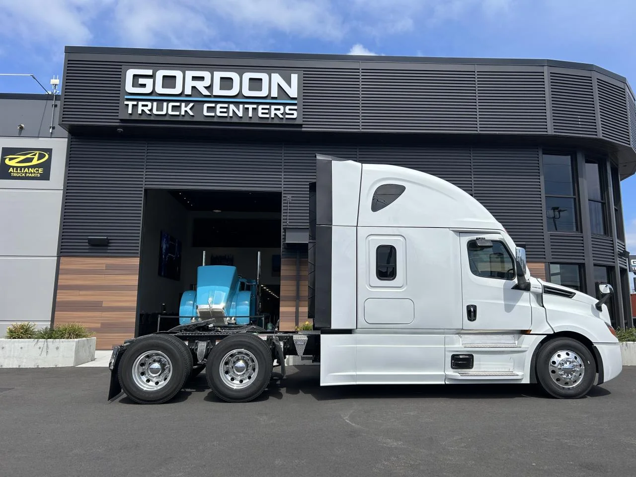 2027 Freightliner Cascadia in Pacific, WA — photo 6