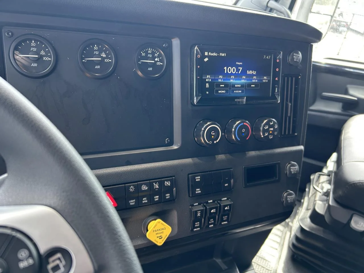 2027 Freightliner Cascadia in Pacific, WA — photo 9