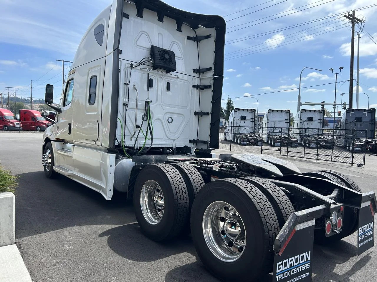 2027 Freightliner Cascadia in Pacific, WA — photo 4