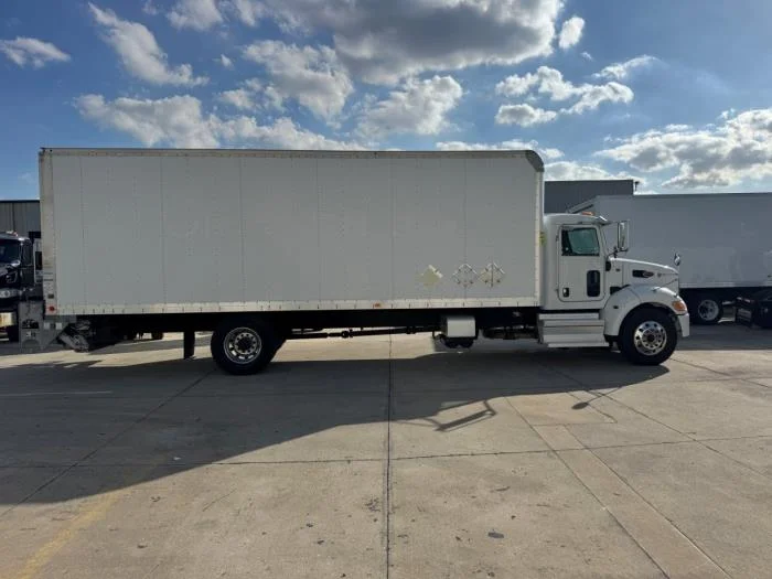 2020 Peterbilt 337 - image 5