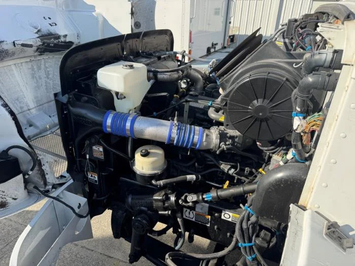 2020 Peterbilt 337 - image 14