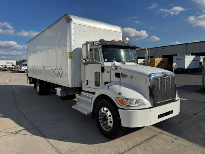 2020 Peterbilt 337 - image 4