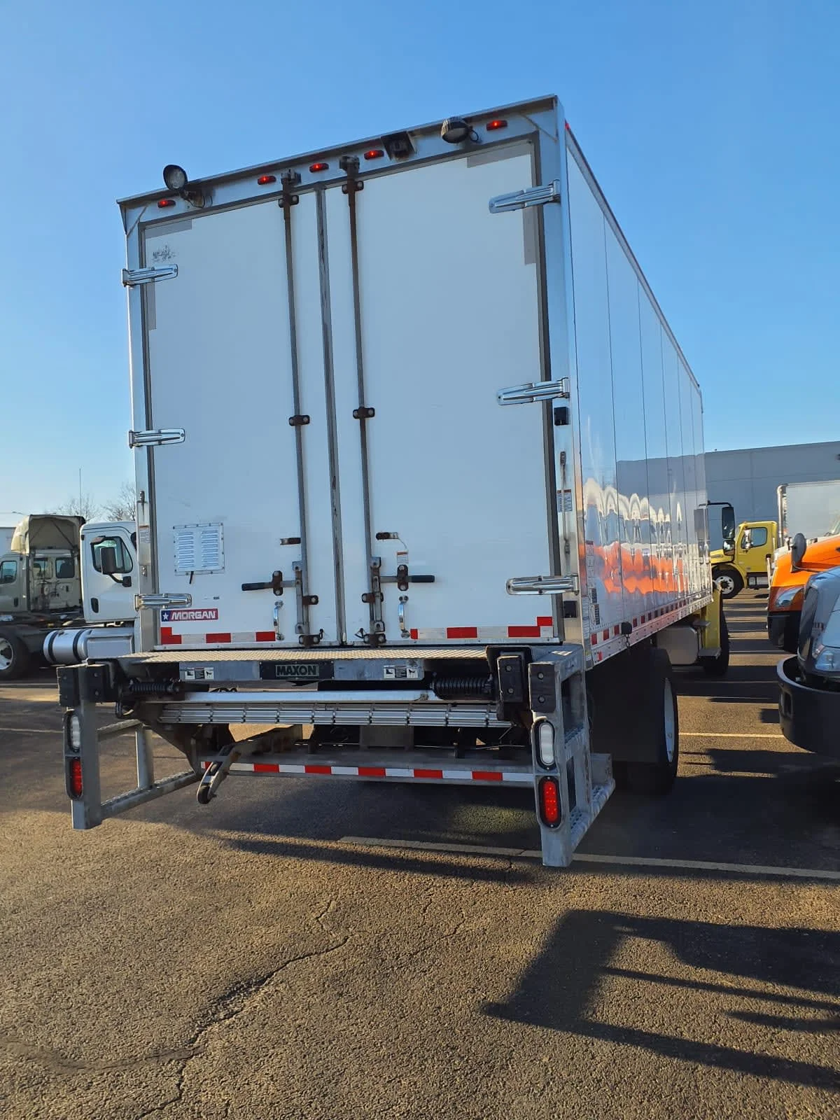 2016 Freightliner M2 106 - image 4
