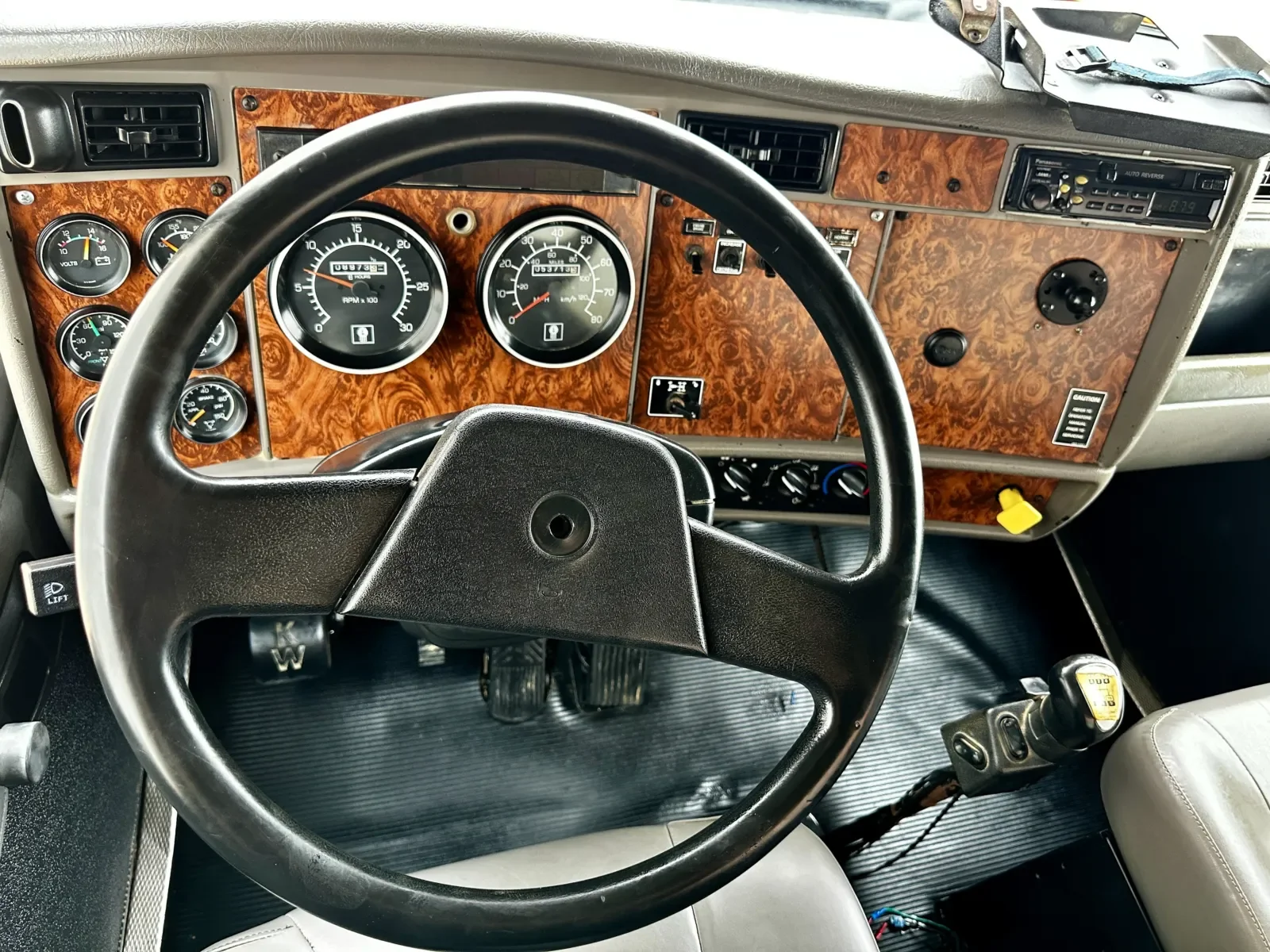 2003 Kenworth in Hutchins, TX — photo 16