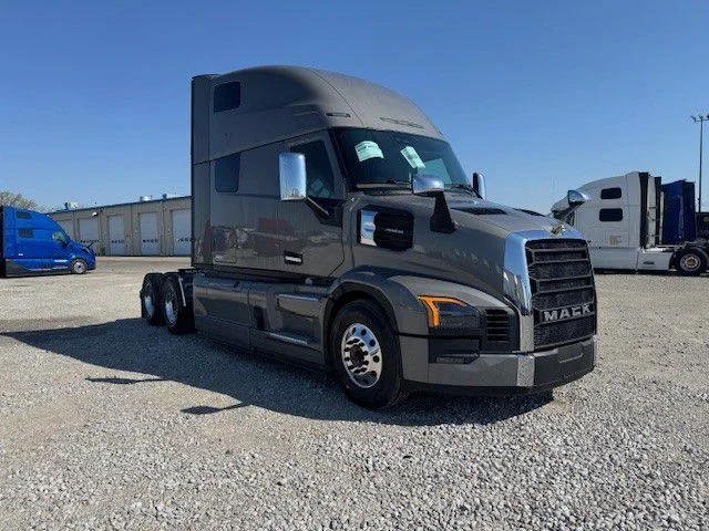 2027 Mack Pinnacle in London, OH — photo 4