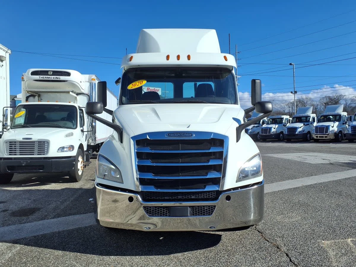 2020 Freightliner Cascadia in Knoxville, TN — photo 2