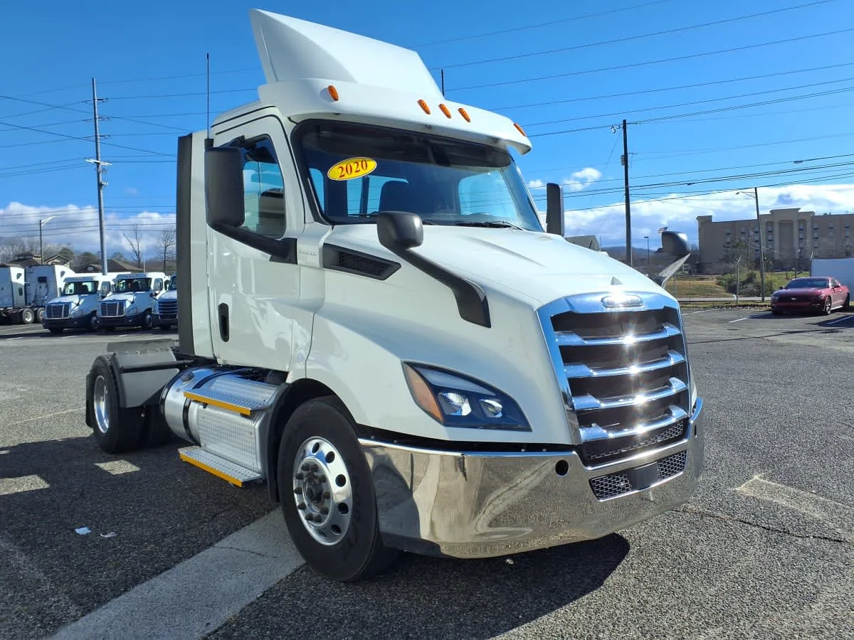 2020 Freightliner Cascadia in Knoxville, TN — photo 3