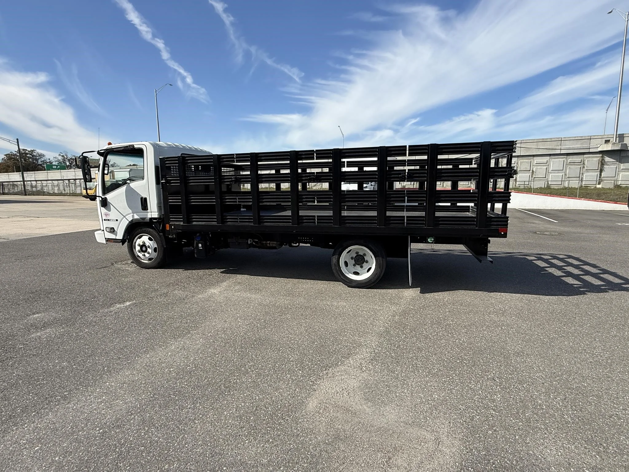 2017 Isuzu NRR in Jacksonville, FL — photo 4