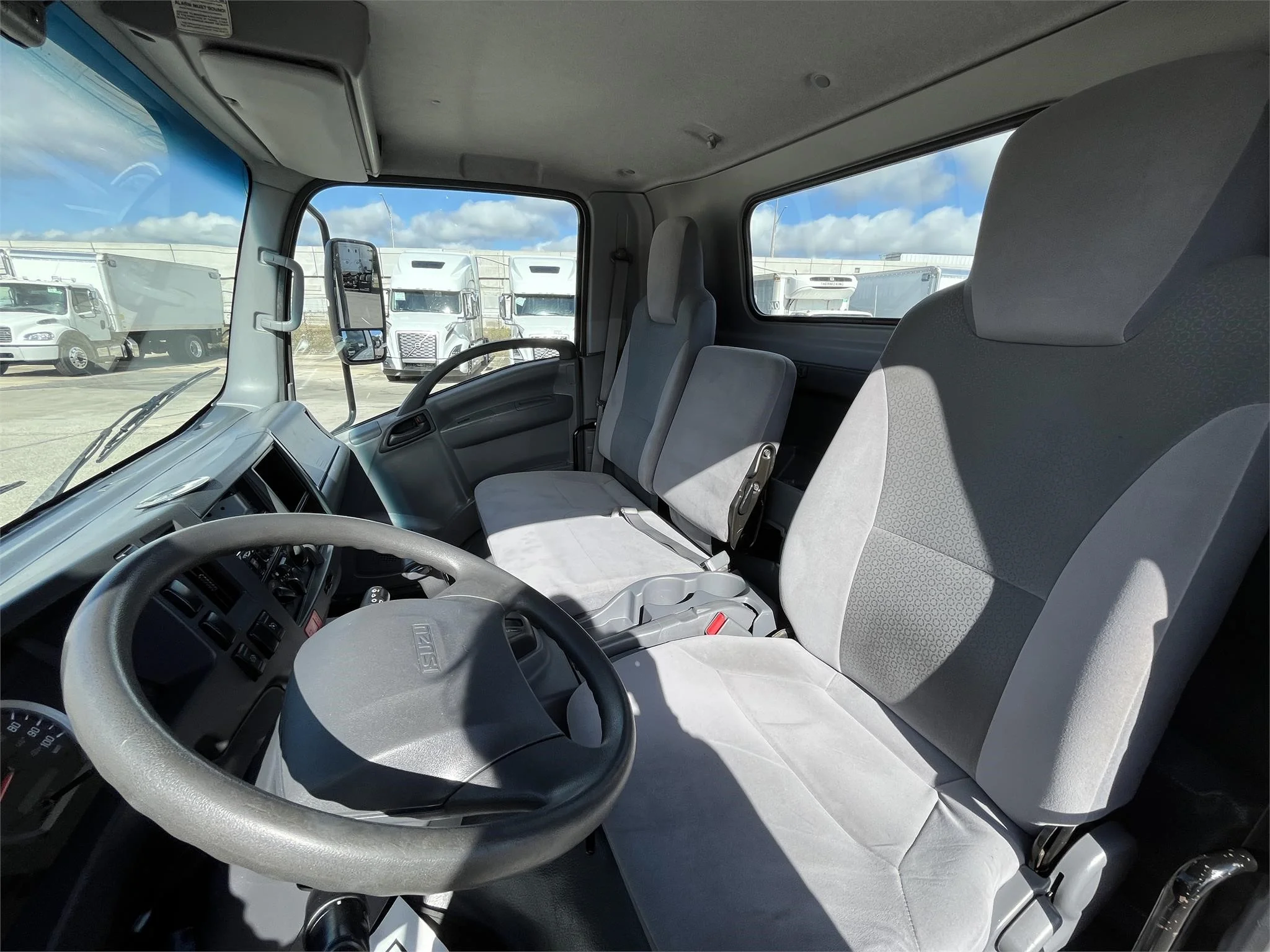 2017 Isuzu NRR in Jacksonville, FL — photo 5