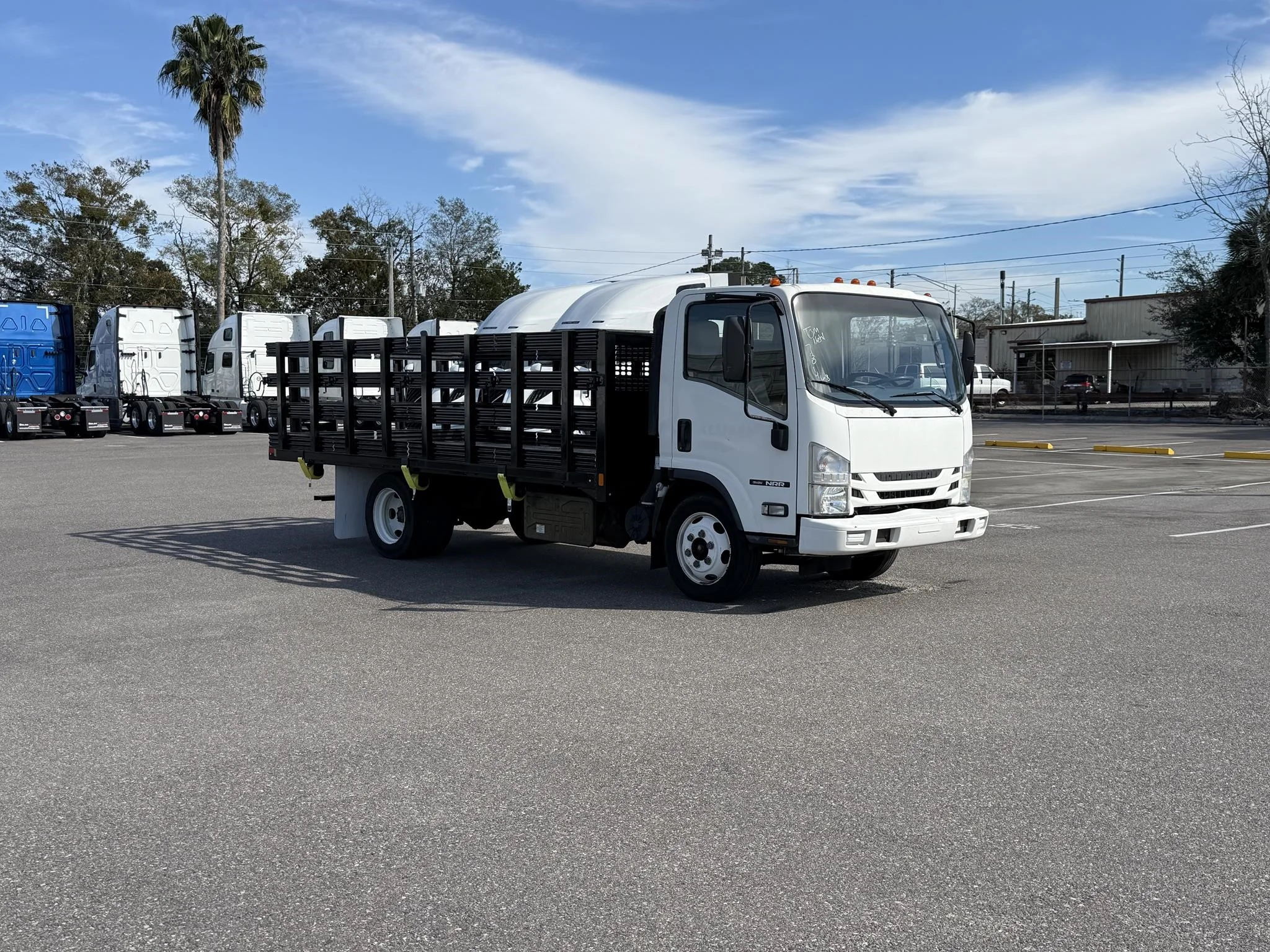 2017 Isuzu NRR in Jacksonville, FL — photo 2