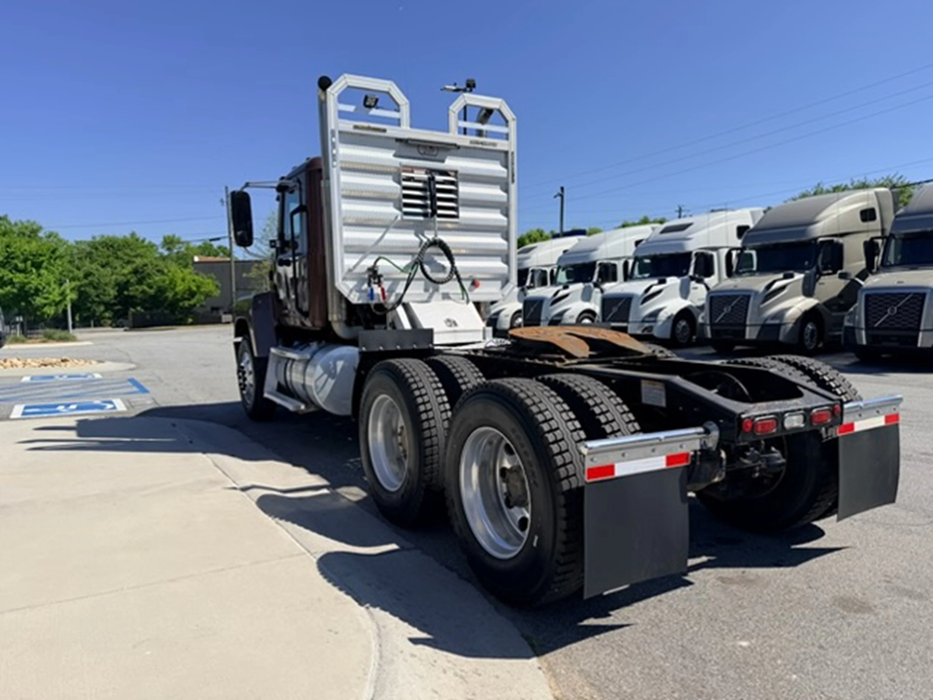 2021 Mack Pinnacle in Atlanta, GA — photo 5