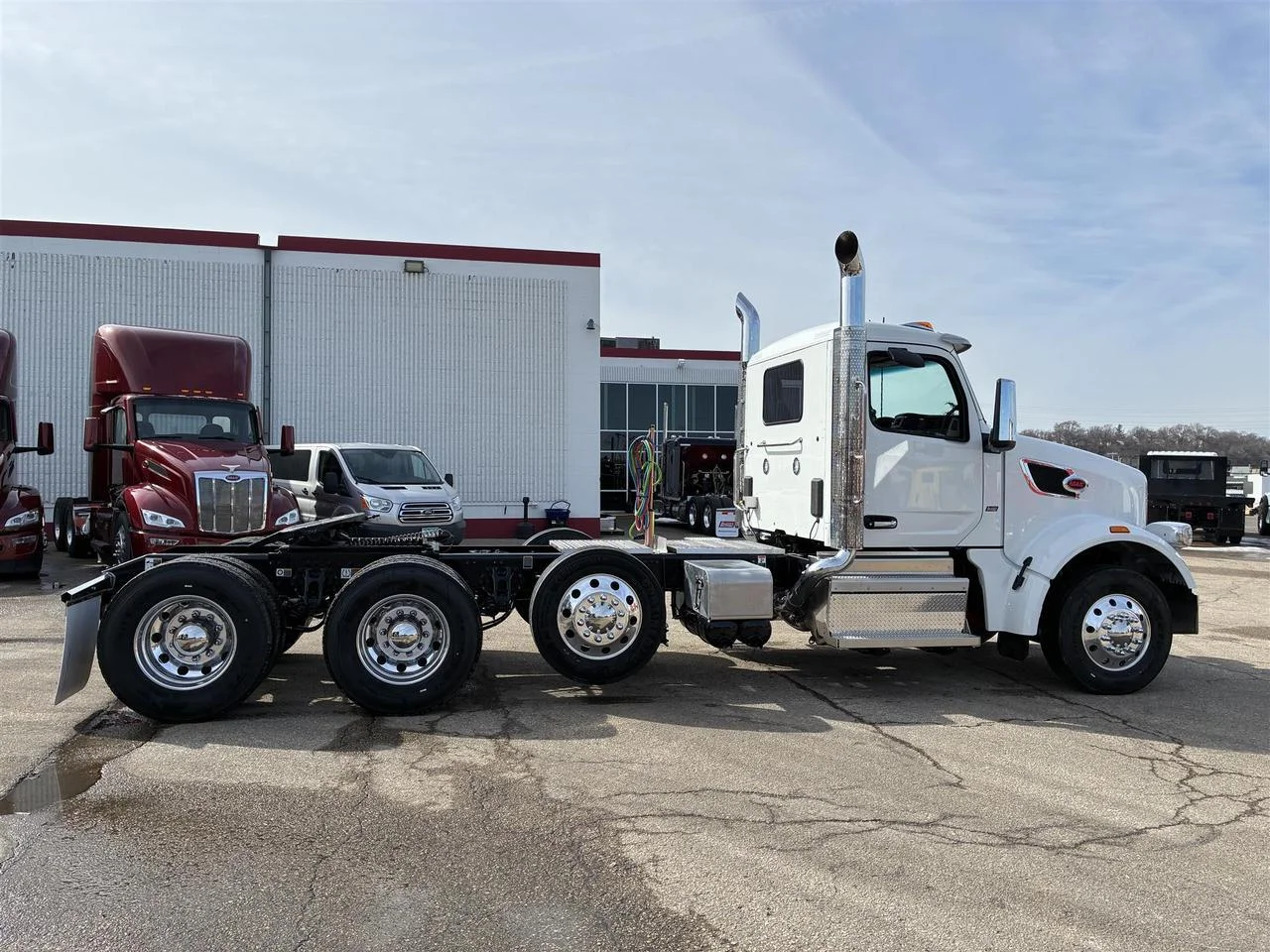 2027 Peterbilt 567 in Rochester, MN — photo 5