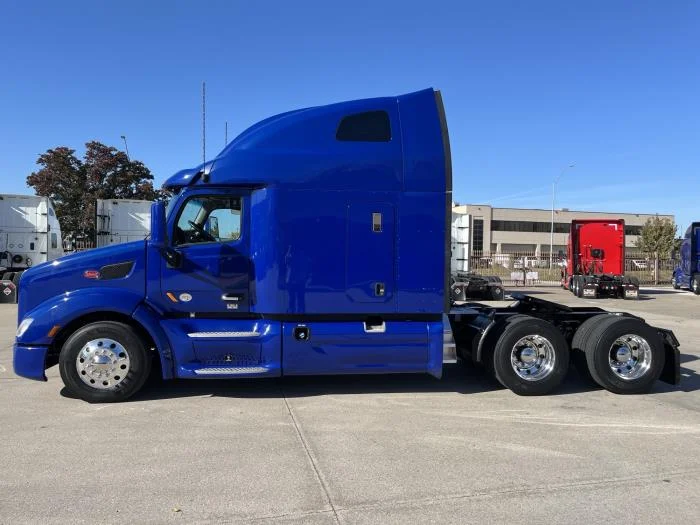 2022 Peterbilt 579 - image 3