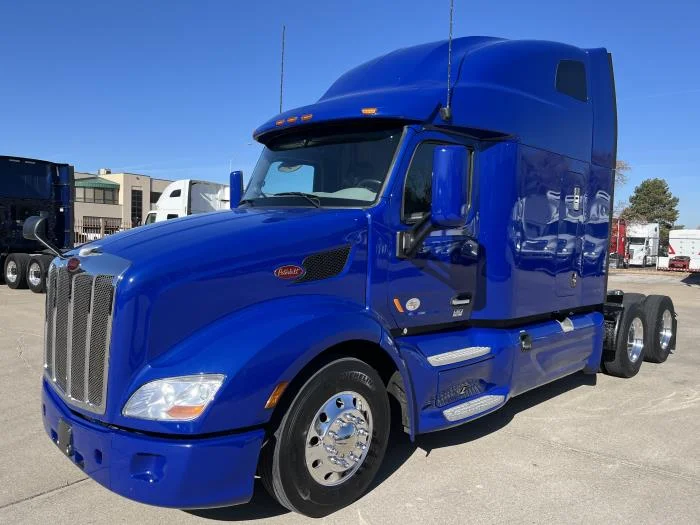 2022 Peterbilt 579 - image 2