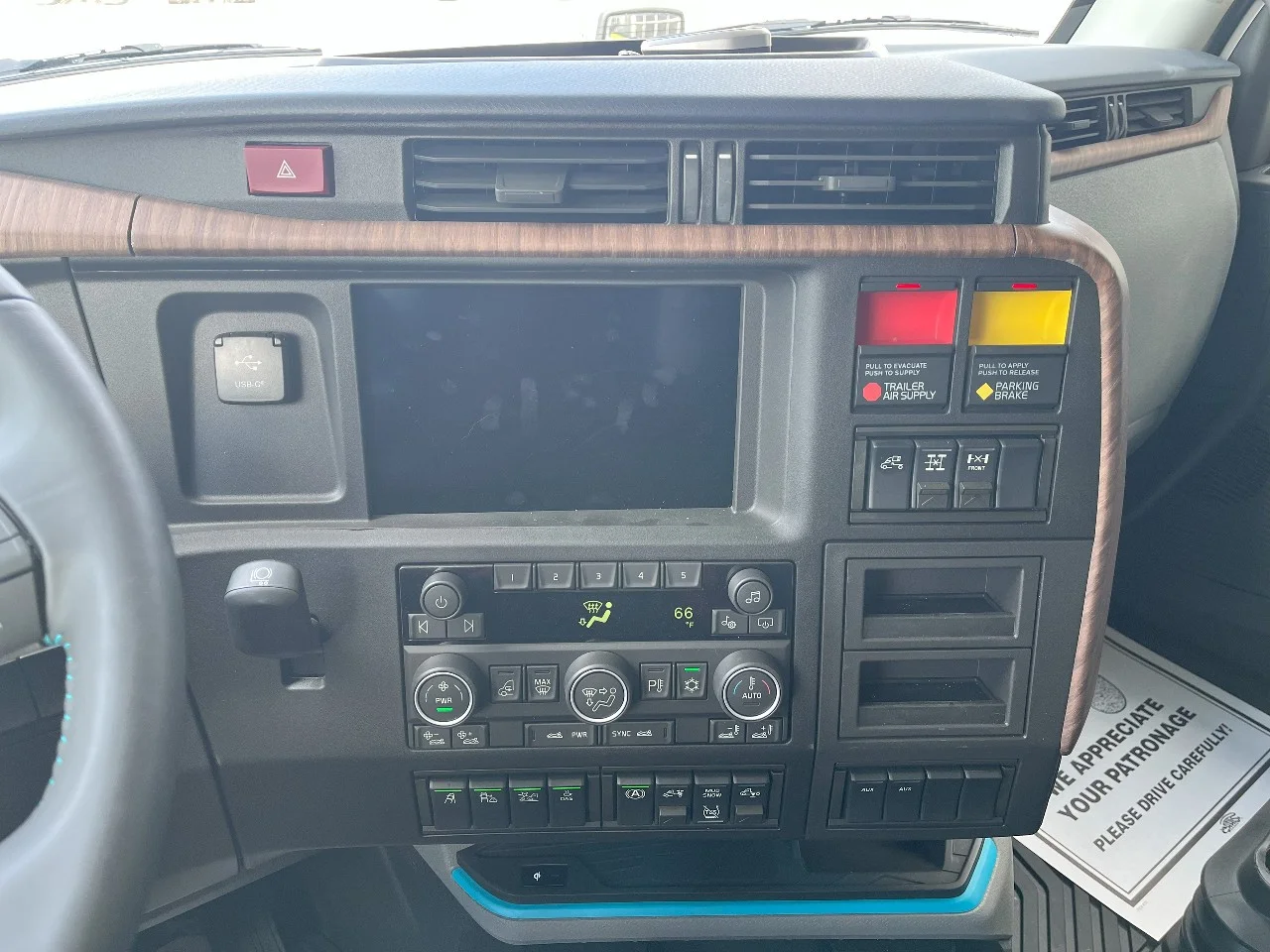 2026 Volvo VNL 660 in Pendleton, IN — photo 12