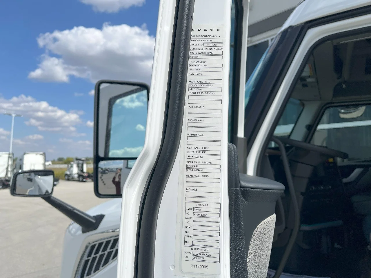 2026 Volvo VNL 660 in Pendleton, IN — photo 10