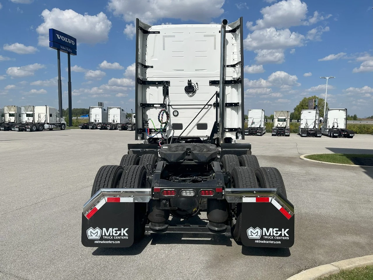 2026 Volvo VNL 660 in Pendleton, IN — photo 6